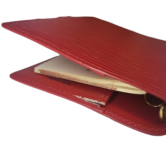 🔥SOLD🔥LOUIS🌻VUITTON EUC Epi Bifold Passport Agenda - Picture 15 of 16
